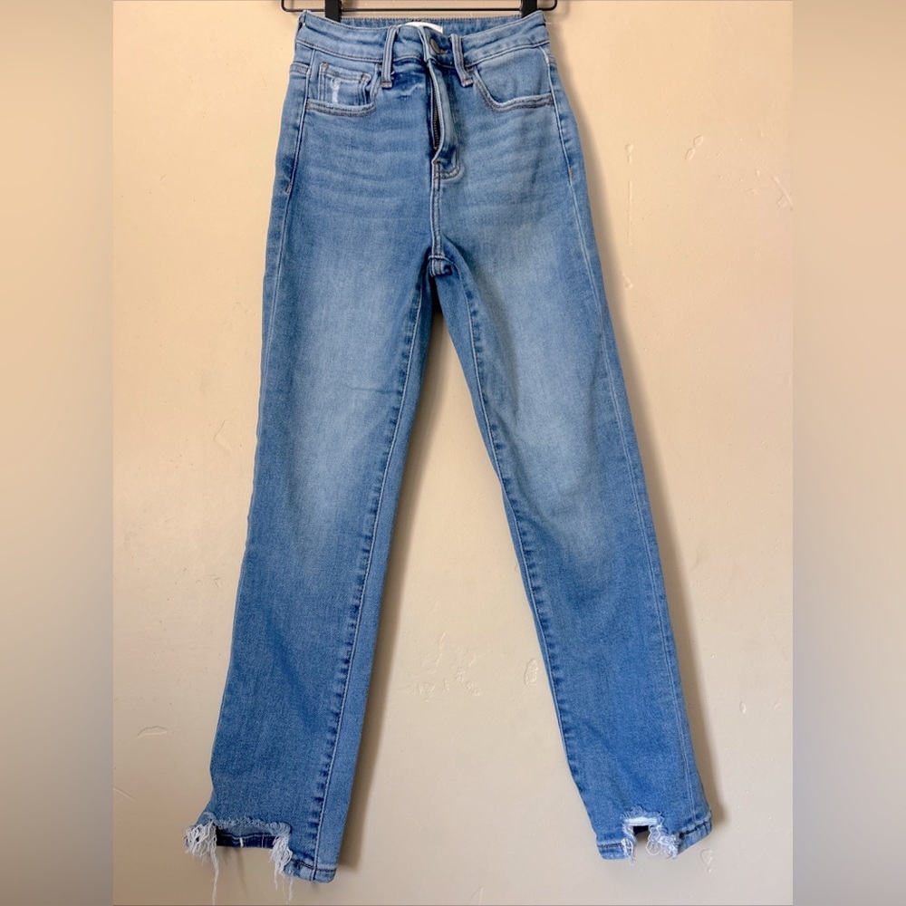 Willow + Root Women’s The Mom Jean 23x27 light wash jeans